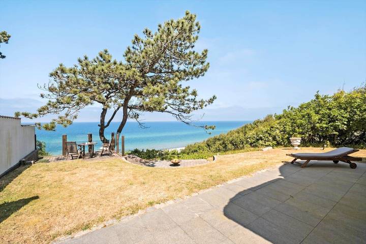 Ferieudlejning for 6 personer, med terrasse i Rågeleje