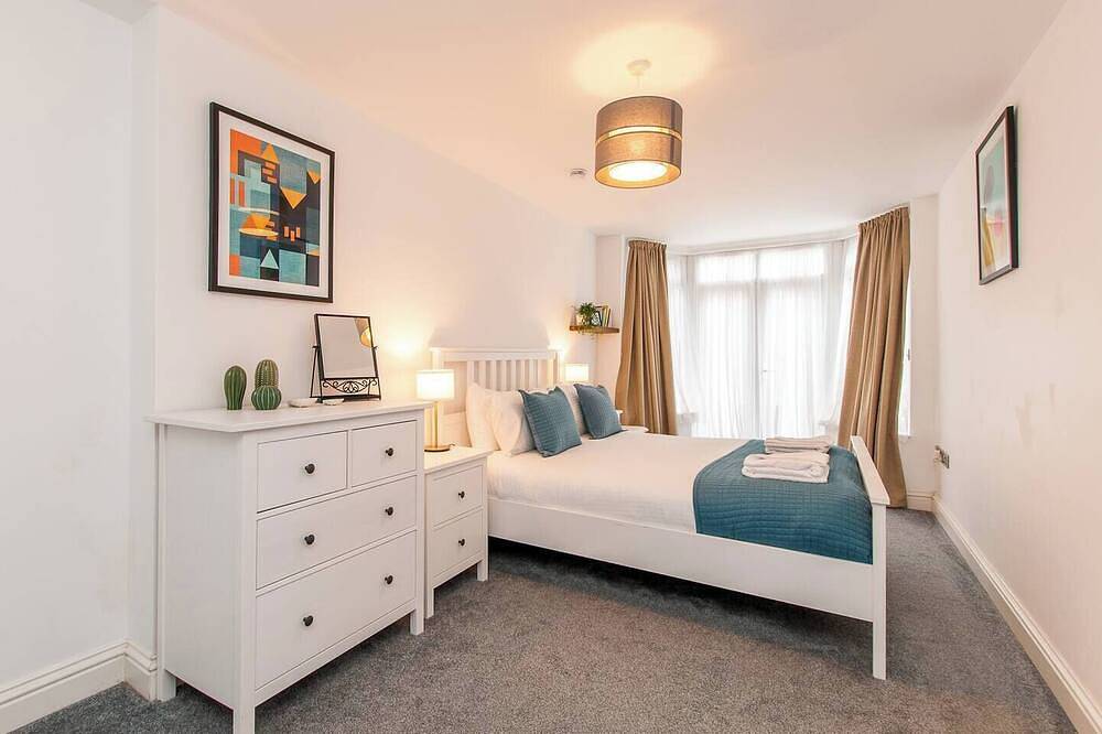 Entire apartment, Ground Floor Garden Apartment Walpole Bay Margate in Botany Bay, Kent