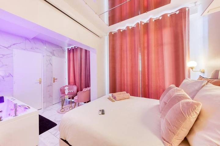 Gîte pour 2 personnes, avec jacuzzi à Les Pavillons-sous-Bois - 2