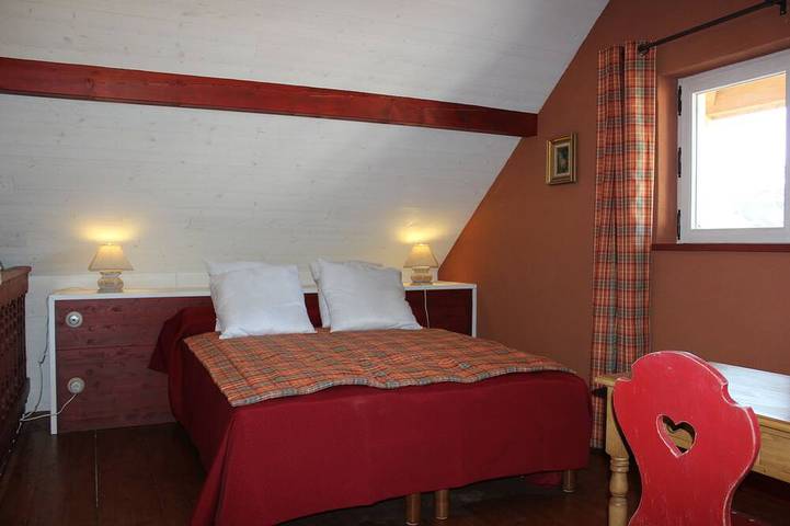 Location de vacances pour 2 personnes, avec terrasse ainsi que jardin et piscine, animaux acceptés à Brison-Saint-Innocent - 2