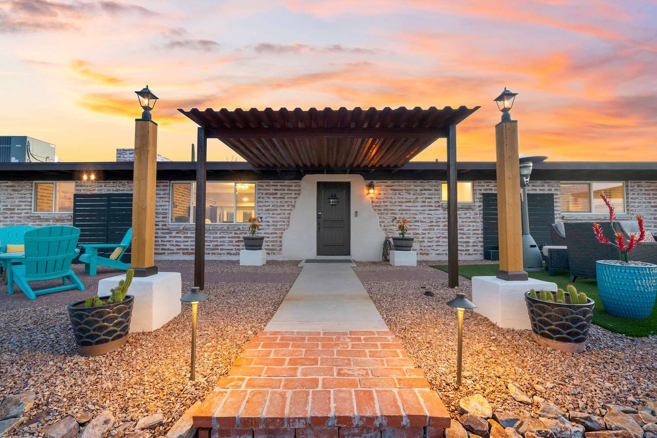 Panoramic Mountain Views  Heated Pool  2 Kitchens in Saguaro National Park