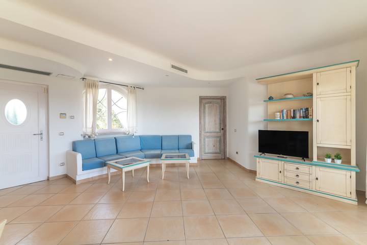 Villa 'Maddalena' con vista mare, piscina privata e aria condizionata in Punta Sardegna, Palau (Sardegna)