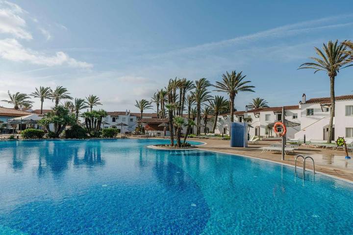Apartamento para 4 personas, con Jacuzzi y Terraza además de Jardín y Piscina en S'Algar