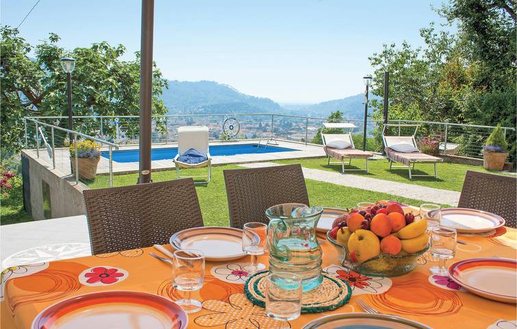 Appartement avec piscine à Camaiore avec parking et WiFi. in Camaiore, Riviera Italienne