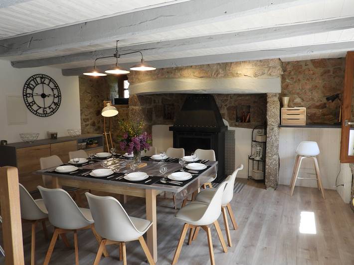 Gîte pour 10 personnes, avec jardin ainsi que piscine et balcon dans l' Aveyron - 2