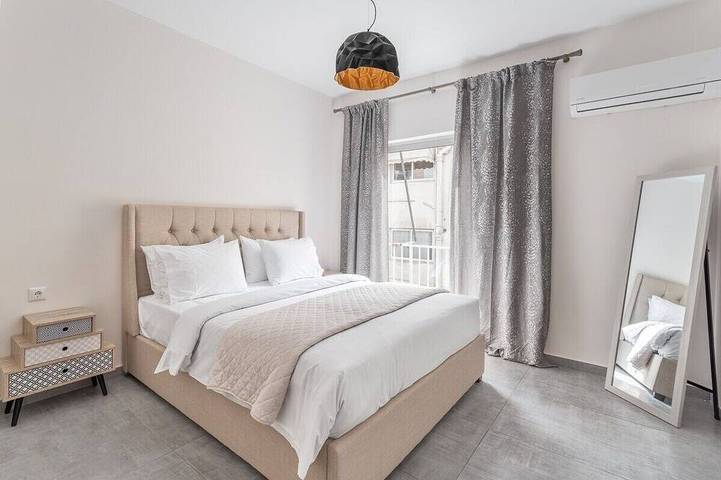 Ganze Wohnung, Afroditi Suite - Spacious apt, central & safe! in Nea Smyrni, Athen