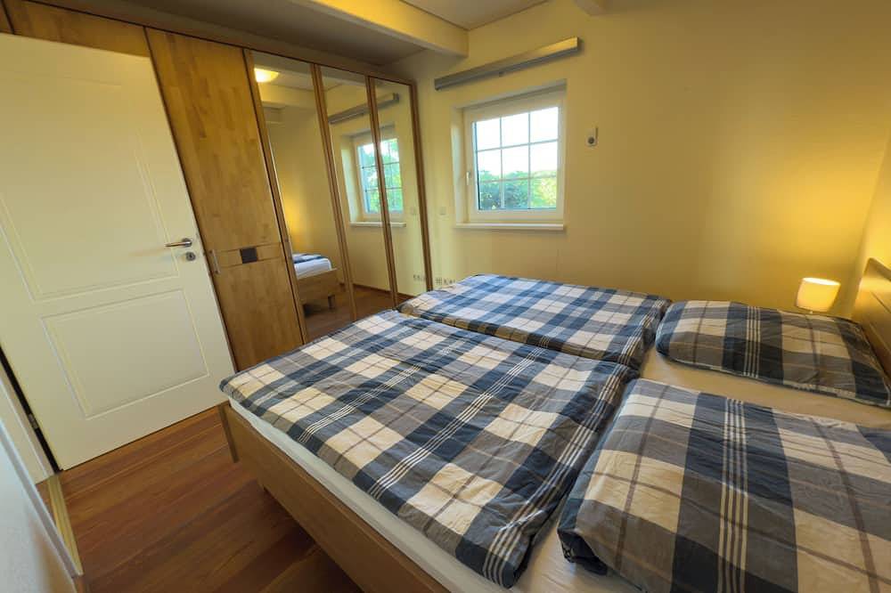 Das Minser Deichhaus ist ein gemütliches Ferienhaus direkt am Deich an der Nordsee und bietet auf zwei Etagen Platz für bis zu 8 Personen – ideal für Familien und Gruppen, die Erholung in ruhiger Lage mit Garten, Terrasse und moderner Ausstat... in Minsen, Wangerland