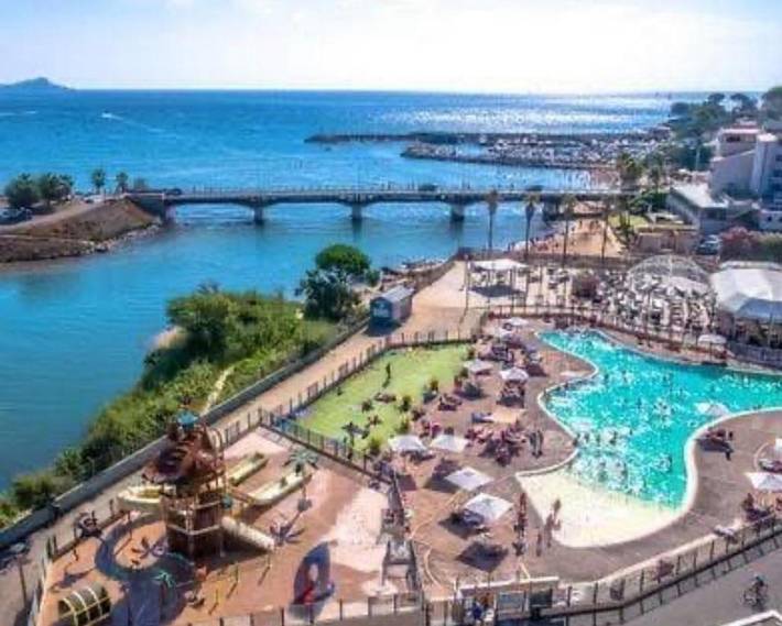 Resort per 6 persone, con Terrazza e Giardino nonché Piscina in Costa Azzurra