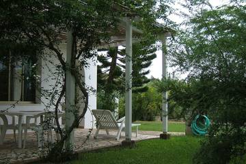 Location de vacances pour 4 personnes, avec terrasse et jardin à Cala Liberotto