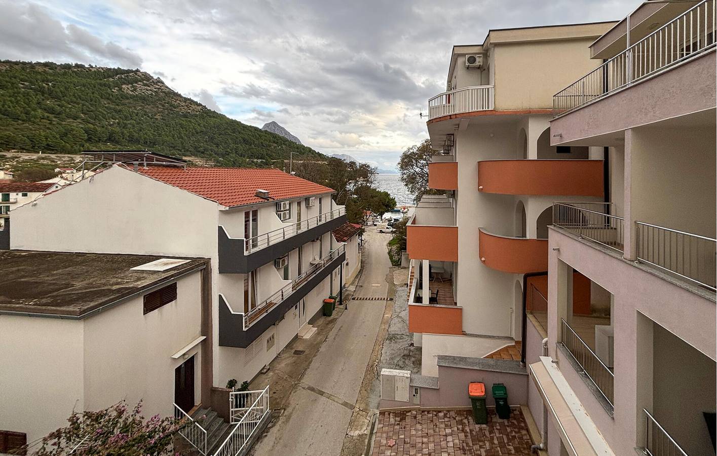 Ganze Ferienwohnung, Apartment mit Meerblick, Terrasse, WLAN, Klimaanlage und Parkplatz in Drvenik, Makarska Riviera