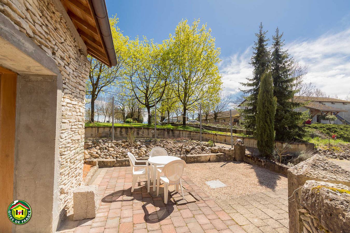 Gîte für 2 Personen mit Terrasse in Bouvesse-Quirieu, La Tour-du-Pin und Umgebung