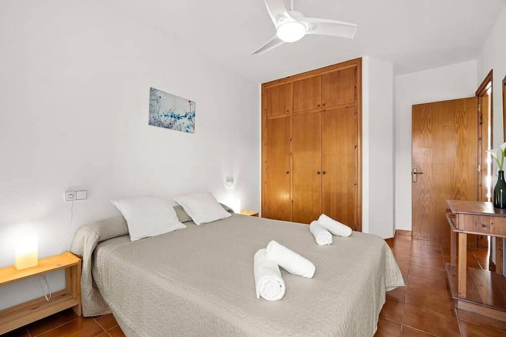 Apartamento entero, 3 Bedroom Apartment with great seaviews in Fornells, Es Mercadal