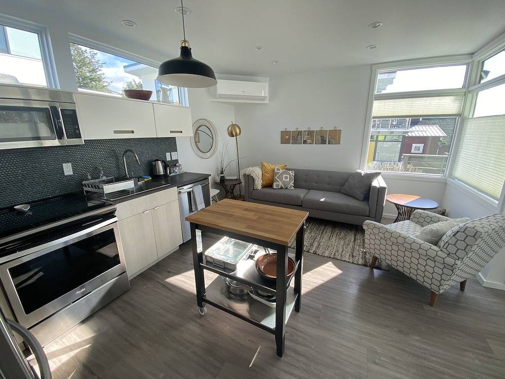 Modern home in the Heart of Eastsound Village - Walk to Shops, Cafes, & Beaches in Orcas Island