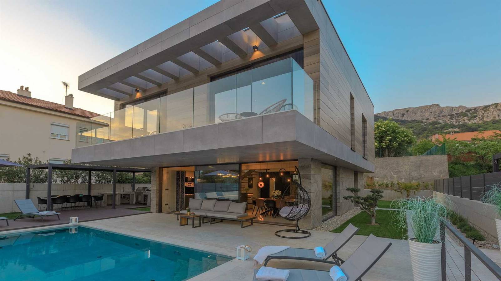Luxusvilla Elite mit beheiztem Pool, Sauna, Whirlpool & Fitnessraum in Baska, Krk