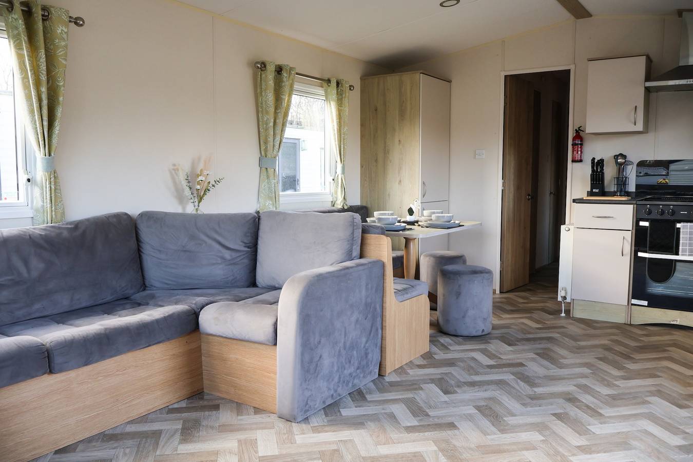 Static Caravan 3 Bed Sleeps 8 Dog Friendly Parking in Northampton, Northamptonshire
