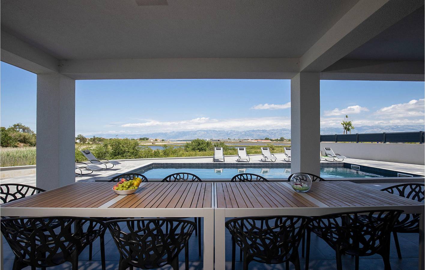 Cozy 2BR Sea-View Apartment with Pool & Parking, 1km to Ždrijac Beach in Nin, Zadar