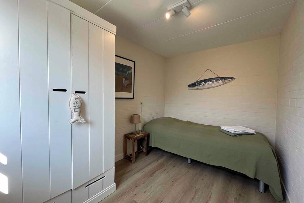 Ganze Wohnung, Geräumige Wohnung im Erdgeschoss mit einer großen sonnigen Terrasse. in Westfriesische Inseln