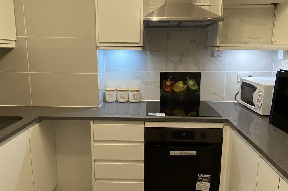 Apartment for 4 People in Crawley, West Sussex