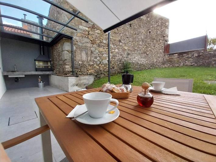 Apartamento para 3 personas, con vistas y jardín en Noya