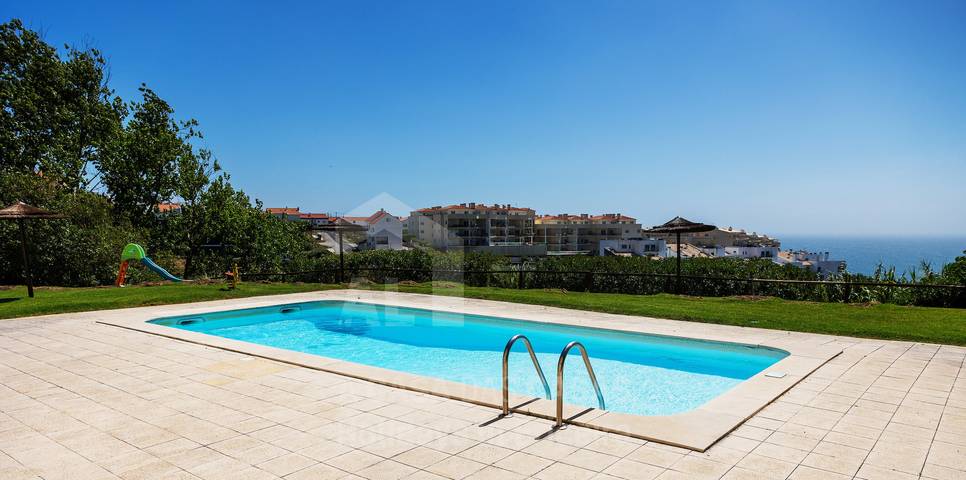 Vacation rental for 5 people, with yard and balcony, kid friendly in Ericeira