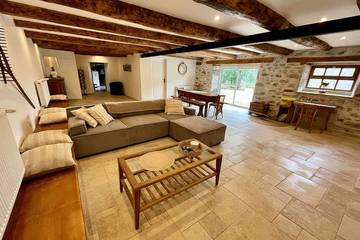 Gîte pour 14 personnes, animaux acceptés à Ruynes-en-Margeride