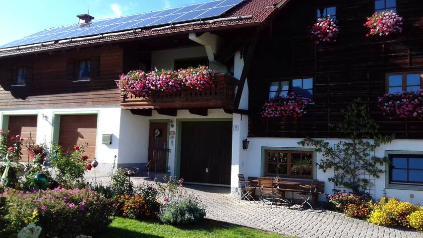 Ganze Ferienwohnung, Landhaus Kamml - Ferienwohnung Enzian 40qm, Schlafzimmer, Balkon, Tv, 3 Personen in Anger, Bayerische Alpen