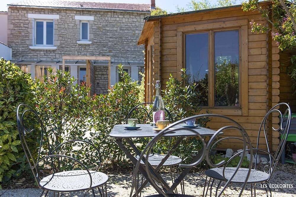 Entire apartment, 💚 Ecologite 💚 Large zen garden 💚 Free parking 💚 Duplex with mezzanine in La Rochelle, La Rochelle region