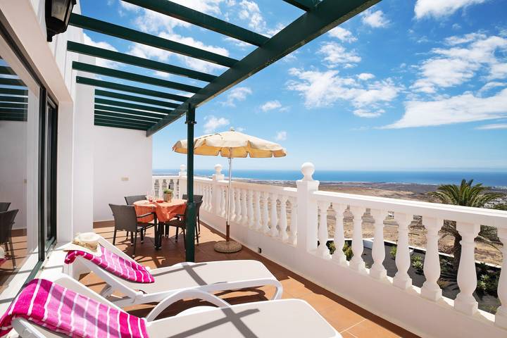 Apartamento entero, Apartamento "La Vega de Lanzarote 4" con vistas al mar, piscina y Wi-Fi in Tías, Lanzarote