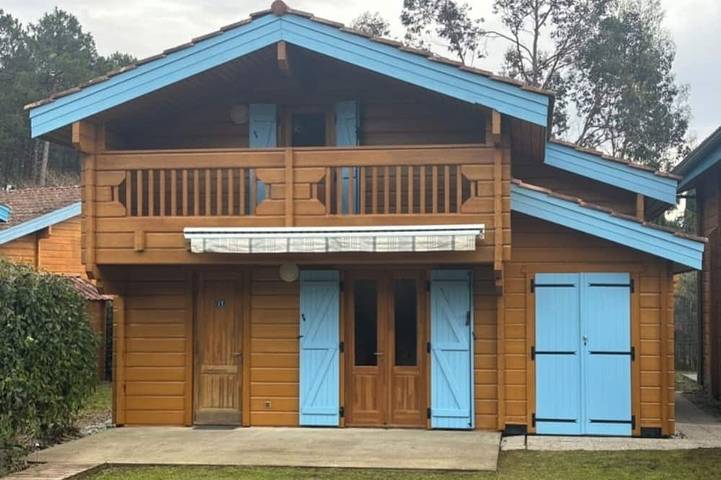 Gîte pour 6 personnes, avec terrasse et jacuzzi ainsi que jardin et sauna à Bias