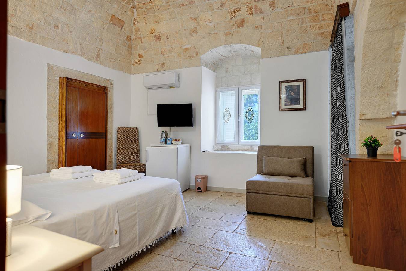 Camera Primo Piano con piscina condivisa, Wi-Fi e aria condizionata in Martina Franca, Provincia di Bari