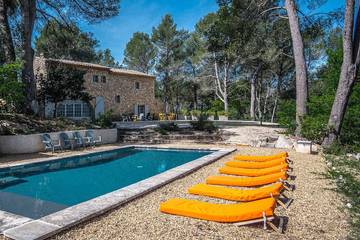 Gîte pour 6 personnes, avec jardin dans Sentier des Ocres