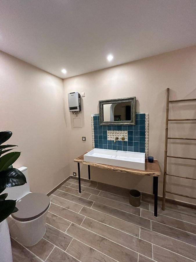 Location de vacances pour 2 personnes, avec vue ainsi que jardin et piscine à Le Cannet-des-Maures - 3