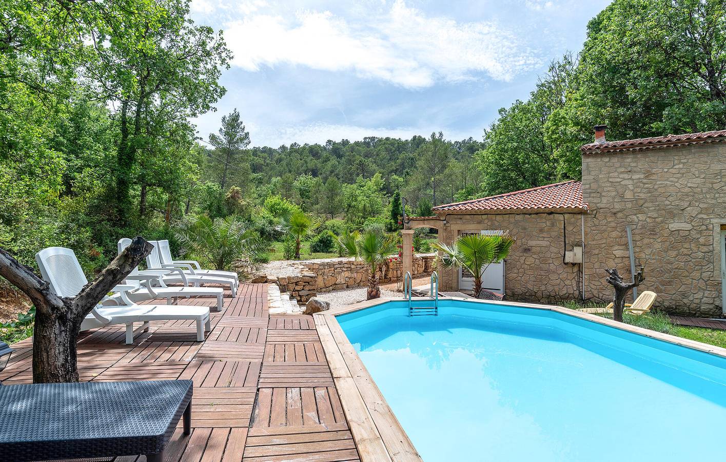 Modernes Apartment mit Pool, Parkplatz & WiFi - 2km nach Le Val in Le Val, Brignoles Region