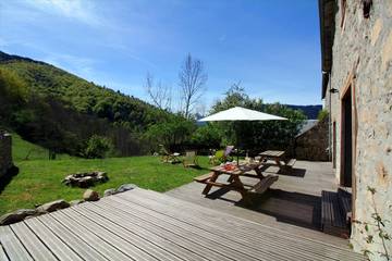 Gîte pour 8 personnes, avec terrasse et jardin à RIS