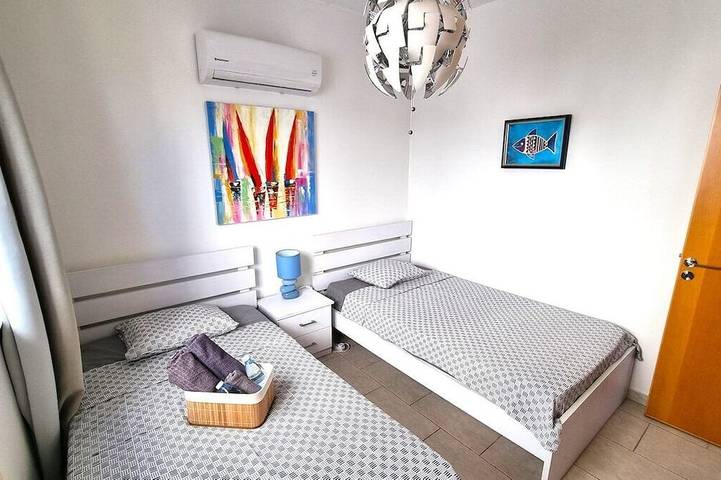 Apartamento entero, Beach Haven: 7-minute Walk to the Beach + Pool in Lárnaca, Distrito de Larnaca