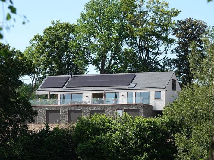 Maison d’hôte pour 12 personnes, avec Jacuzzi et Terrasse ainsi que Jardin et Piscine