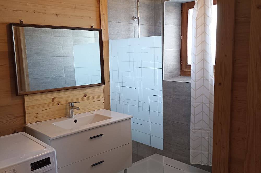 Appartement entier, Ancienne ferme, vue sur montagne in Lullin, Région de Thonon-les-Bains