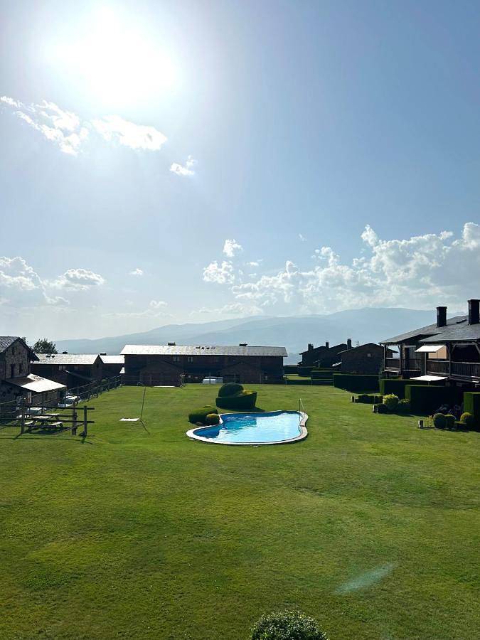 Gîte pour 8 personnes, avec vue ainsi que balcon et piscine à Sainte-Léocadie - 2