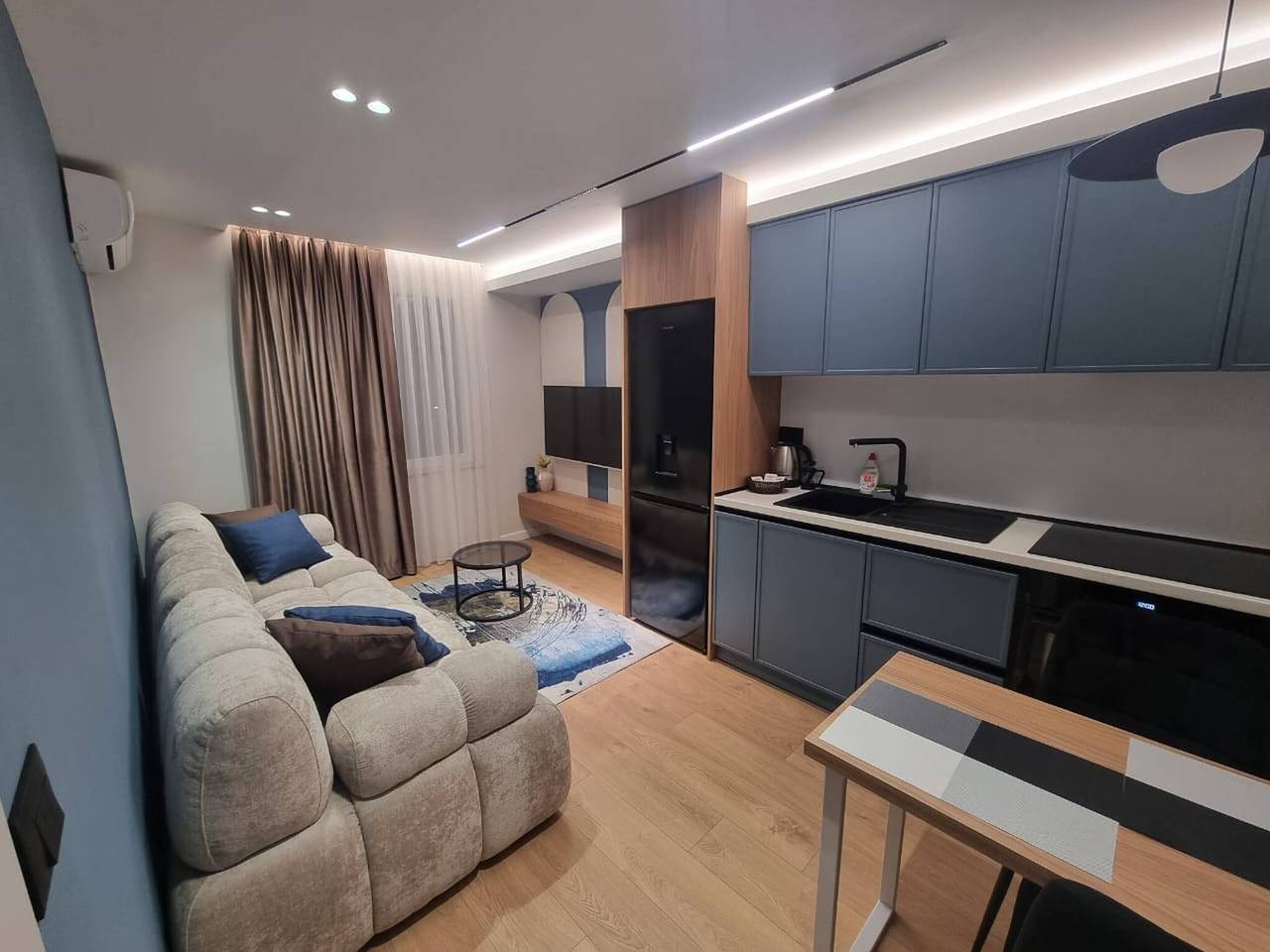 Ganze Wohnung, See und Innenstadt Due Passi in Tiranë, Albanien
