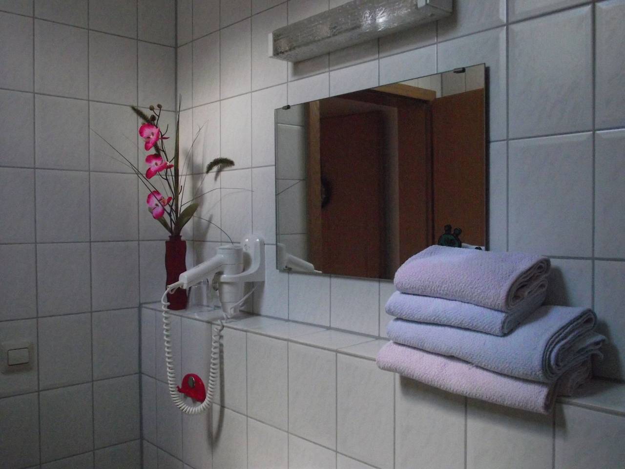 Dreibettzimmer Mit Dusche Und Wc 2 in Sipplingen, Region Bodensee-Oberschwaben