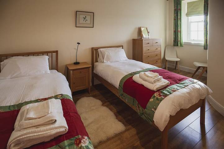 Castle Cottage - sleeps 6 guests  in 3 bedrooms in Lewis and Harris, Äußere Hebriden