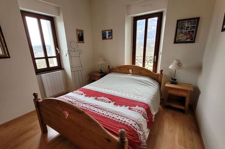 Gîte pour 4 personnes, avec piscine et jardin à Tresserve - 2