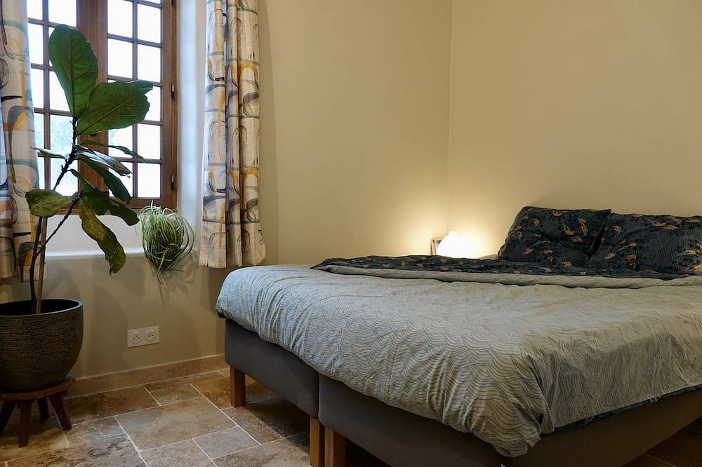Gîte- 2 chambres-Salle de bain privée-Vue sur Jardin in Revest-du-Bion, Région de Forcalquier