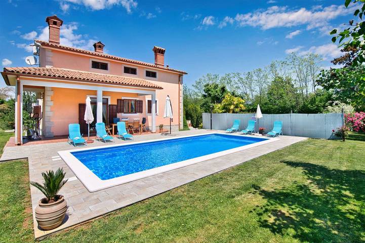 Villa mit pool für 8 Personen, mit Balkon und Balkon/Terrasse sowie Terrasse und Pool in Istrien