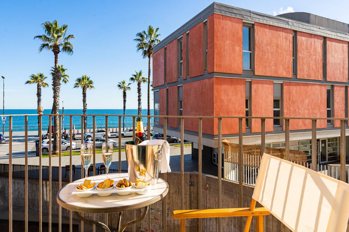 Ganze Wohnung, Ferienwohnung für 4 Personen mit Balkon in Barcelona Zentrum, Barcelona