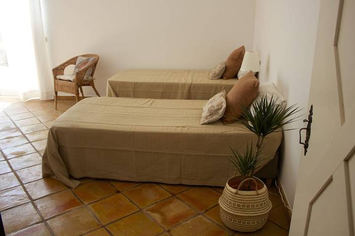 Wunderbares Haus, 6 Schlafzimmer, Garten,  Pool - Budens, 3km von Salema Strand in Budens, Faro Distrikt