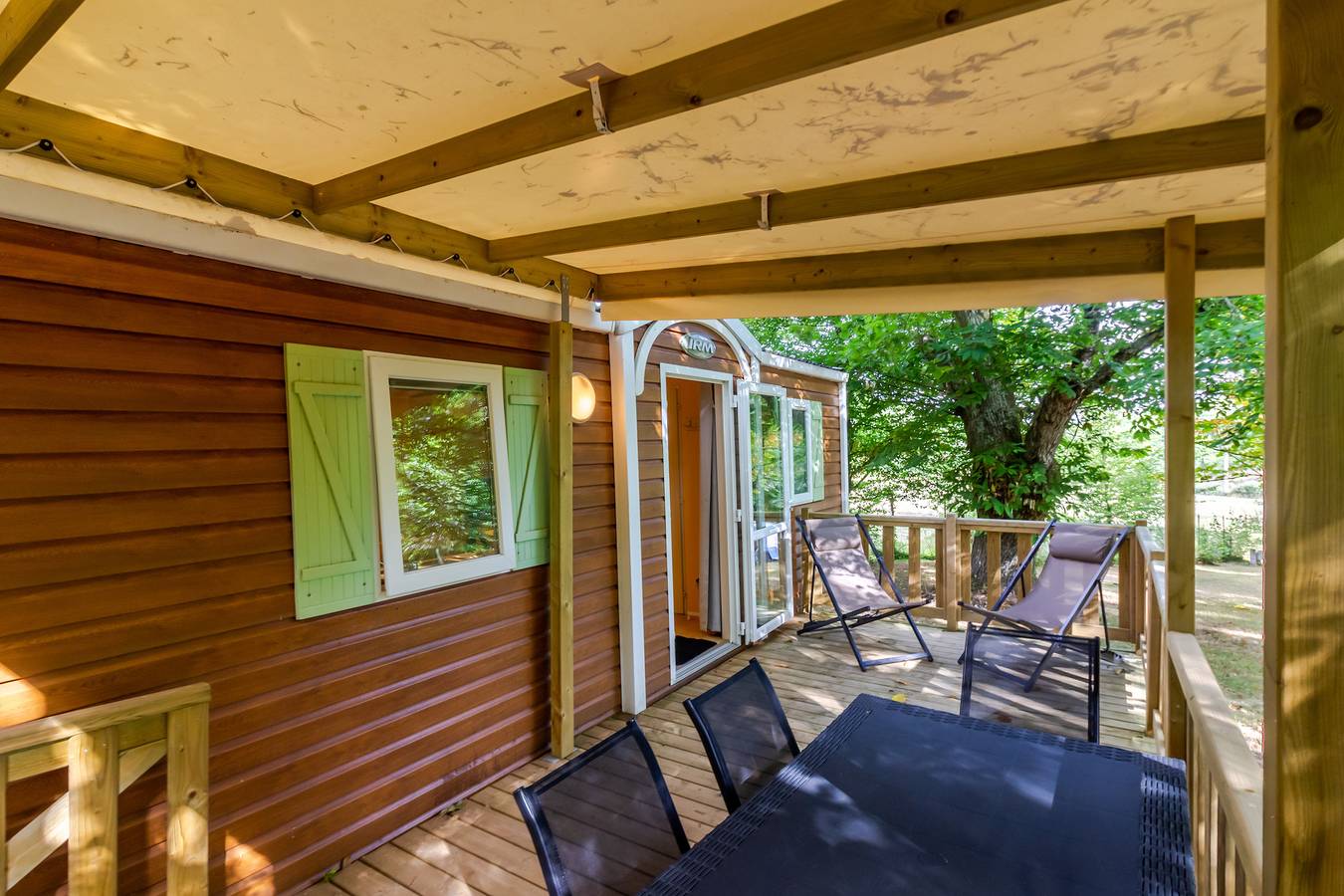 Mobile Home '4 Personnes Climatisé' avec piscine partagée, Wi-Fi et climatisation in Saint-Martial-de-Nabirat, Périgord Noir