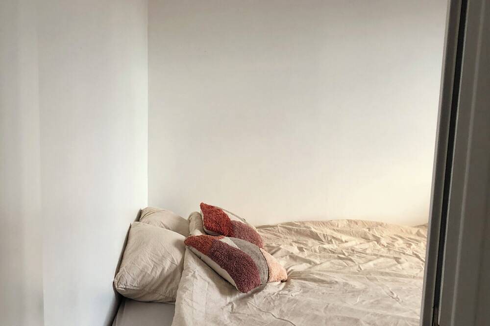 Apartamento entero, Bright apartment with balcony in Clichy, Altos del Sena