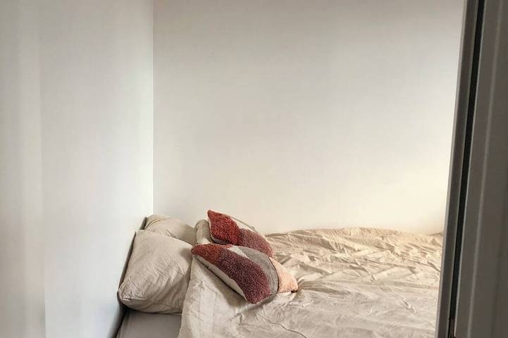 Entire apartment, Bright apartment with balcony in Clichy, Hauts-de-Seine