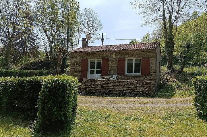 Gîte au coeur de la nature en bord de rivière in Saint-Pompain, Région de Niort